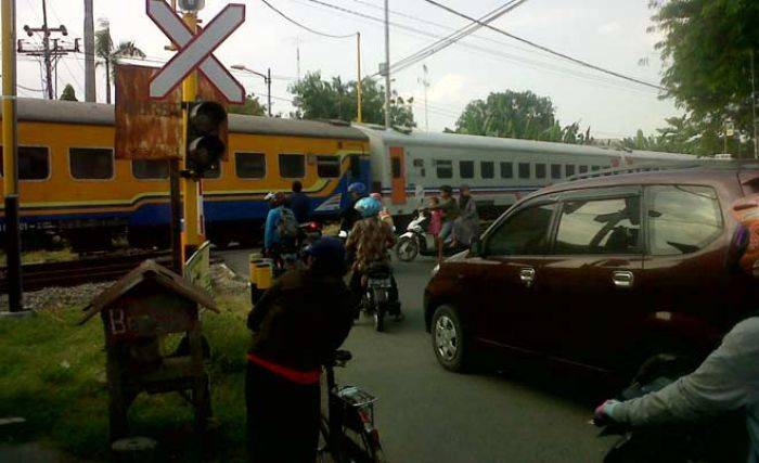 Dua Perlintasan KA di Bojonegoro Belum Berpalang Pintu