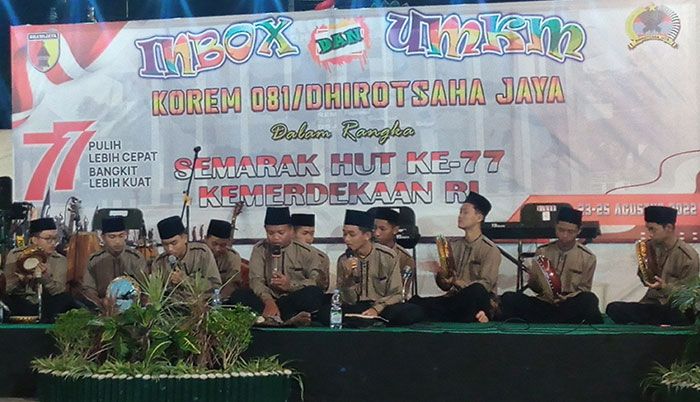 Tampilkan Ulul Albab, SMKN 1 Madiun Turut Meriahkan Semarak Kemerdekaan RI di Korem 081/DSJ