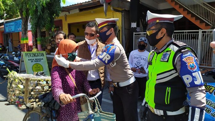 Peduli Pandemi Covid-19, Bani Group dan PSC Bagikan 2020 Masker Kain Batik Gratis