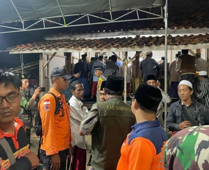 Jenazah Terakhir Santri Tragedi Al Khoziny asal Sampang Tiba di Rumah Duka Jenazah Terakhir Santri Tragedi Al Khoziny asal Sampang Tiba di Rumah Duka
