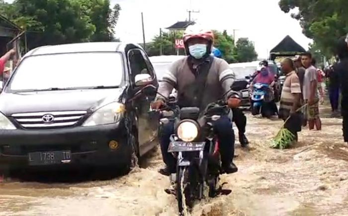 Tanggul Sungai di Jombang Jebol, Jalan Nasional Surabaya-Madiun Tersendat