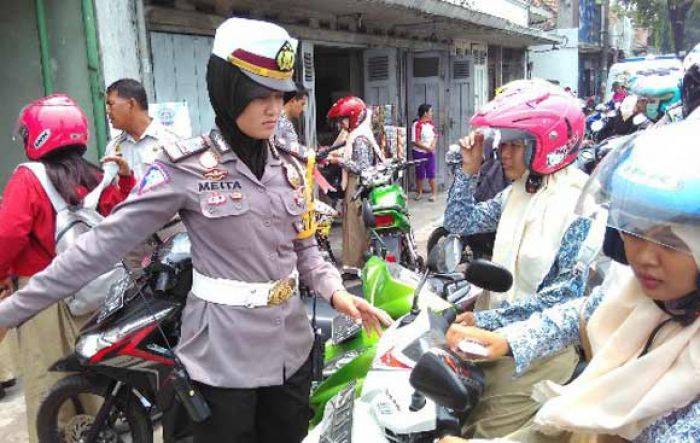 Operasi Zebra Semeru 2015 Satlantas Polres Sidoarjo: tak Miliki SIM, Pelajar hanya Ditegur