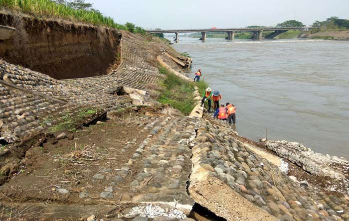 Penanganan Tanggul Sungai Porong yang Jebol Dinilai Lamban, Warga Khawatir Semakin Parah