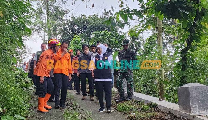 Tinjau Longsor di Trenggalek, Gubernur Khofifah Prioritaskan Mitigasi dan Relokasi Warga Tinjau Longsor di Trenggalek, Gubernur Khofifah Prioritaskan Mitigasi dan Relokasi Warga