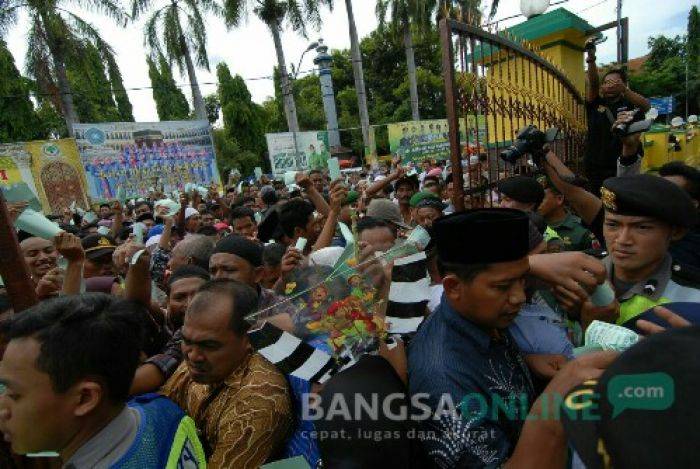 Aksi Dorong Warnai Penjemputan Jamaah Haji Jombang