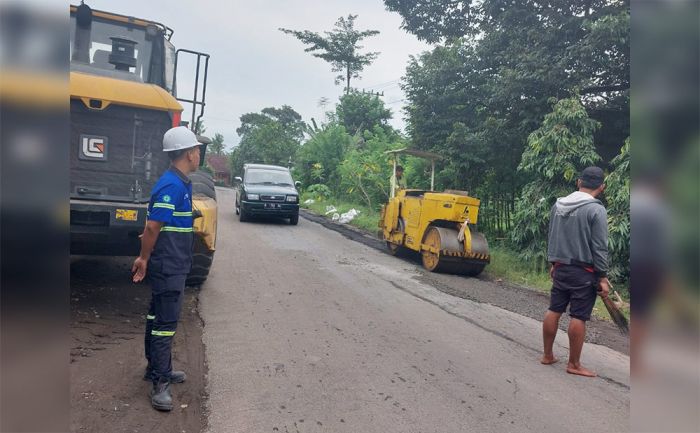 Rusak, PT RMI Bantu Perbaikan Jalan di Tiga Desa Menuju Pabrik Gula