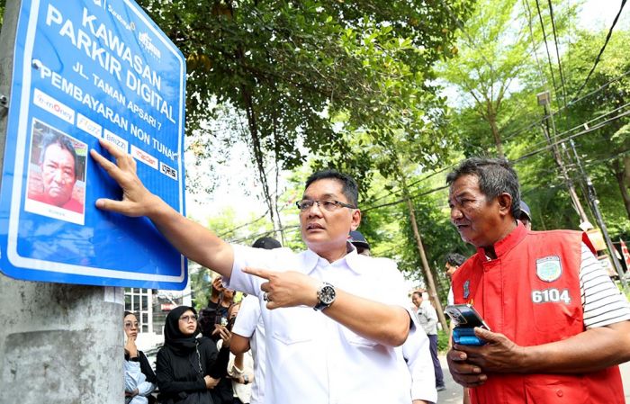 Dishub Surabaya Tempel Foto Jukir untuk Cegah Penyalahgunaan Identitas