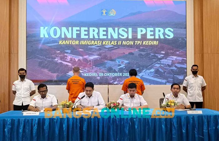 Kantor Imigrasi Kediri Tindak WNA Asal Belanda dan Filipina Pelanggar Hukum Keimigrasian