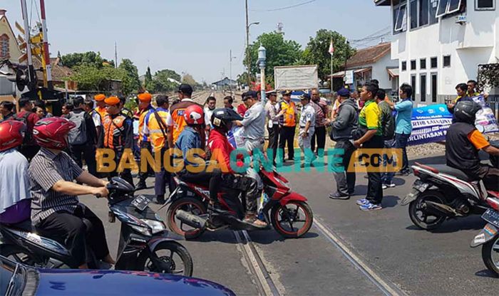 KAI Daop 7 Madiun Ingatkan Masyarakat soal Keselamatan di Perlintasan Sebidang