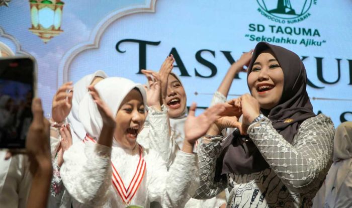 Pesan Ning Lia untuk Lulusan SD Taquma: Jangan Pernah Lupakan Jasa Guru