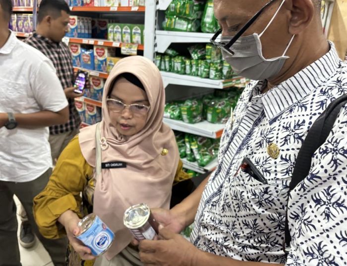 TPID Temukan Kemasan Susu Rusak saat Pantau Harga Bapok di Pasar Tradisional dan Supermarket