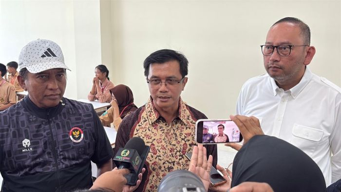 Kemenko PM Kunjugi Sekolah Rakyat Unesa: Perkuat Sinergi Pengentasan Kemiskinan Kemenko PM Kunjugi Sekolah Rakyat Unesa: Perkuat Sinergi Pengentasan Kemiskinan