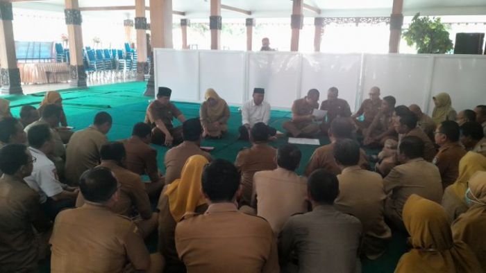 Serahkan SPPT, Bupati Situbondo Tugaskan Kadindikbud Terapkan 5 Hari Sekolah Jenjang SMP ke Bawah