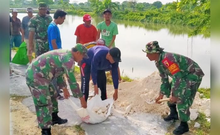Kodim Lamongan Perbaiki Jalan Rusak Sepanjang 250 Meter Kodim Lamongan Perbaiki Jalan Rusak Sepanjang 250 Meter