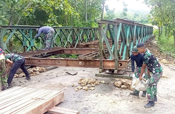 Anggaran Belum Disetujui Pemprov, DPUPR  Bangkalan Pasang Jembatan Bailey di Kecamatan Kokop