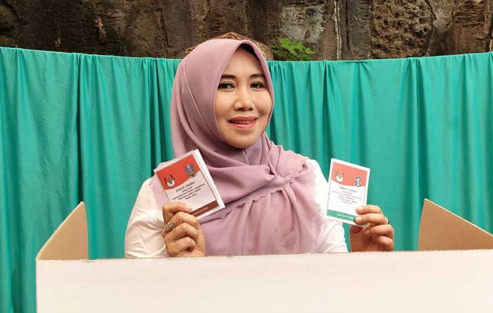 Yakin Khofifah-Emil Menang Tebal, Lia Istifhama: Simbol Kemenangan Rakyat