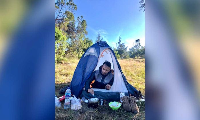 Mampu Gantikan Peran Tenda, Ini Dua Keunggulan Jas Hujan Ponco saat Mendaki Gunung