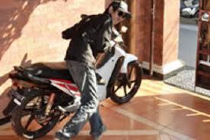  Kakak Beradik Warga Tarik Kongkalikong  Mencuri Motor di Pasar Krian Sidoarjo