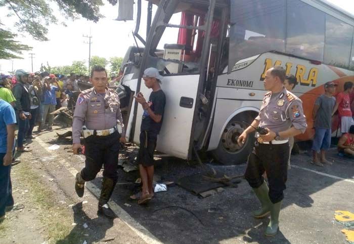 Tabrakan Karambol Tiga Bus di Ngawi, 12 Orang Luka-luka