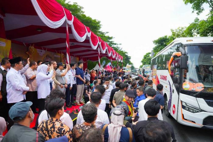 Khofifah Berangkatkan 4.000 Pemudik Gratis ke Sejumlah Daerah