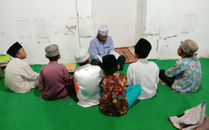 Tunggu Jadwal Masuk Sekolah, ​Siswa di Dusun Krampo Arosbaya Isi Waktu dengan Hafalan Quran