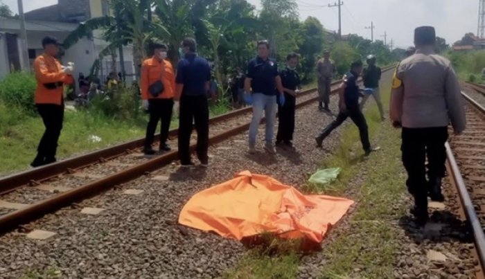 Pria Lansia Tanpa Identitas Tewas Tertabrak KA Gumarang di Benowo Surabaya