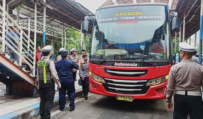 Persiapan Lebaran 2025, Subdit Kamsel Ditlantas Polda Jatim Ramp Check Bus di Terminal Bungurasih