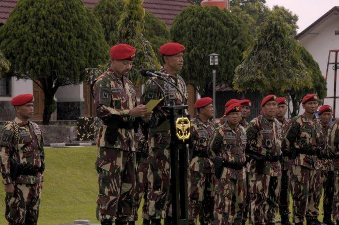 Danjen Kopassus Anugerahi Brevet Komando Kehormatan kepada Putera Mahkota Brunei