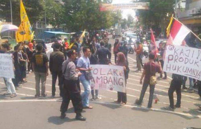 PMII dan GMNI di Jember Gelar Aksi Solidaritas Salim Kancil