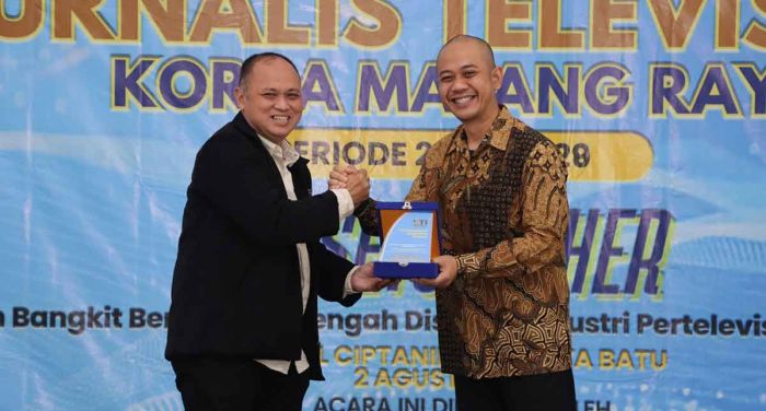 Kapolres Batu Terima Penghargaan dari IJTI Malang Raya Kapolres Batu Terima Penghargaan dari IJTI Malang Raya
