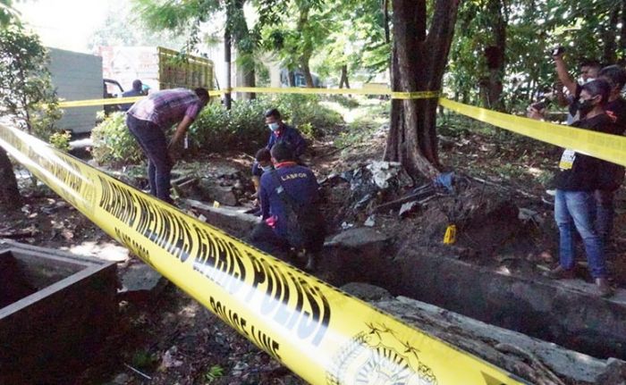 Labfor Polda Jatim dan Polrestabes Surabaya Lakukan Olah TKP Ledakan di Dekat SPBU Tandes