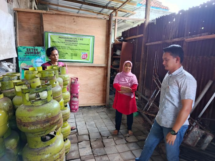 Polres Ngawi Lakukan Patroli Pengecekan Ketersediaan LPG Bersubsidi di Sejumlah Pangkalan