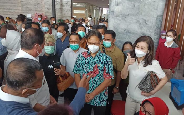 Menkes Tinjau Vaksinasi Lansia di Surabaya, Targetkan 38 Juta Jiwa Divaksinasi