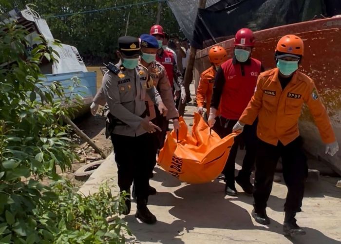 BPBD Sampang Evakuasi Mayat Tanpa Identitas Ditemukan di Perairan Mandangin