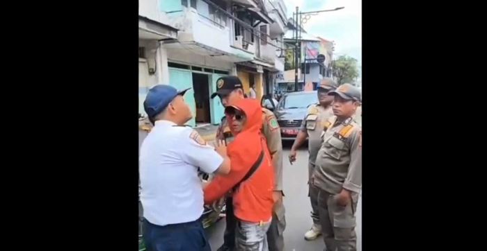 Bentor Nyaris Bentrok dengan Petugas di Alun-Alun Kota Pasuruan