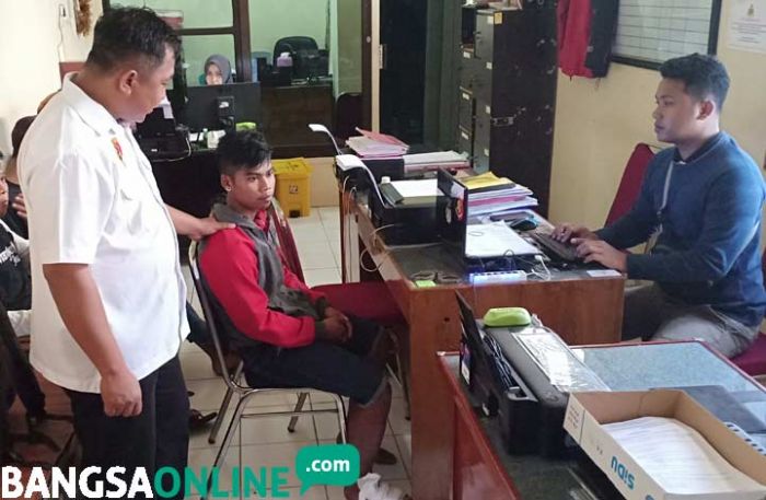 Pemuda di Blitar Bacok Kakak Kandung Hingga Kritis, Dendam Karena Dituding Pernah Gauli Ibu