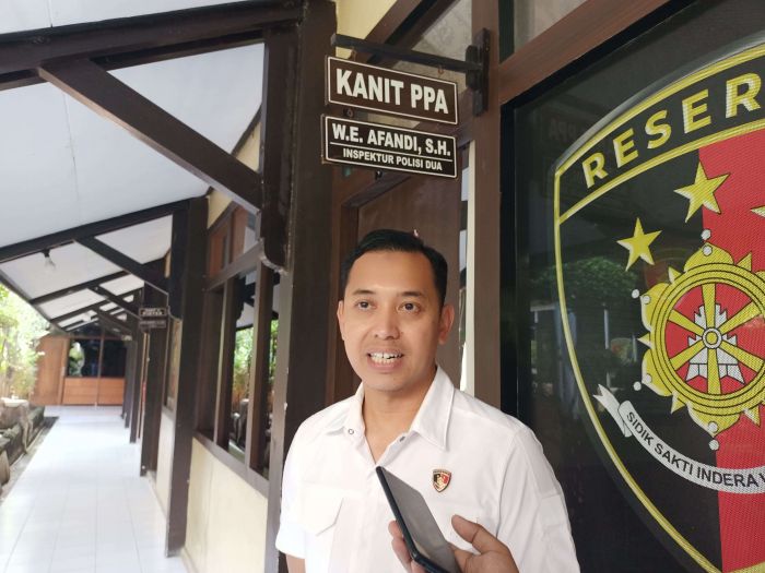 Polres Lamongan Amankan 2 Remaja Bersajam yang Diduga Anggota Gangster Polres Lamongan Amankan 2 Remaja Bersajam yang Diduga Anggota Gangster