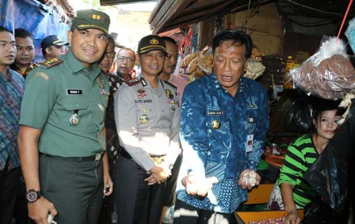 Jelang Ramadan, Bupati Sambari Pastikan Harga Sembako di Gresik Stabil