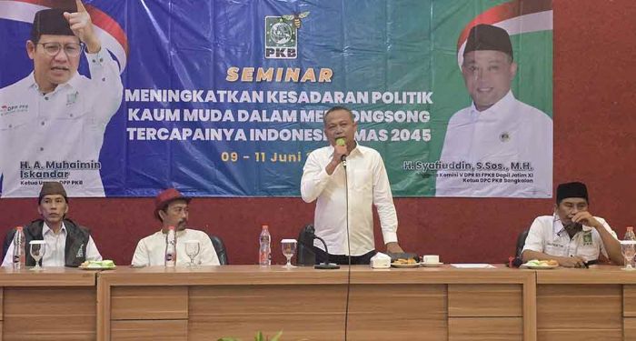 Menyongsong Indonesia Emas, Ketua DPC PKB Bangkalan Gelar Seminar bersama Milenial dan Gen Z Menyongsong Indonesia Emas, Ketua DPC PKB Bangkalan Gelar Seminar bersama Milenial dan Gen Z