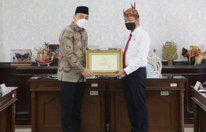 26 Jaksa Kejari Terima Penghargaan Wali Kota Surabaya