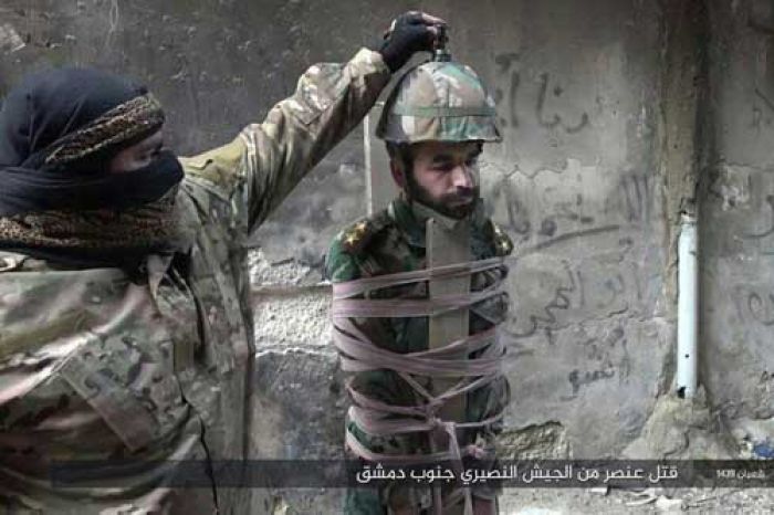 ​Sadis, ISIS Eksekusi Tawanan dengan Meledakkan Kepala