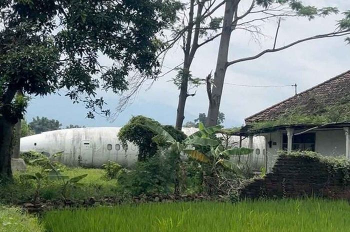 Gegerkan Warga! Bangkai Pesawat Ditemukan di Sebuah Rumah Desa Kertosari Mojokerto