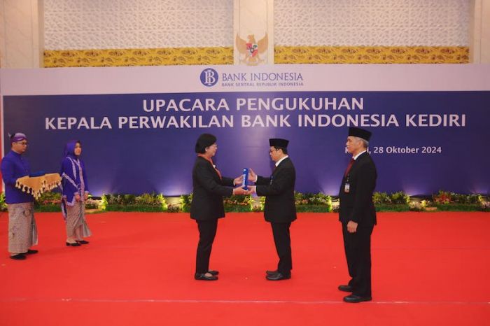 Yayat Cadarajat Dikukuhkan sebagai Kepala Perwakilan Bank Indonesia Kediri yang Baru