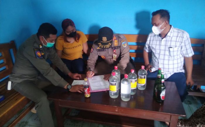 Razia Miras, Satpol PP Kabupaten Kediri Amankan Puluhan Botol Berbagai Merek