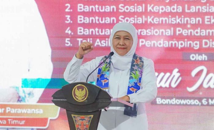 Lindungi Kelompok Rentan dan Entas Kemiskinan, Gubernur Khofifah Salurkan Bansos di Bondowoso Lindungi Kelompok Rentan dan Entas Kemiskinan, Gubernur Khofifah Salurkan Bansos di Bondowoso