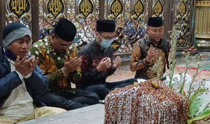 Sambut Tahun Baru Hijriyah, Gus Jazil dan H. Syafiuddin Ziarah Makam Waliyullah dan Raja Madura