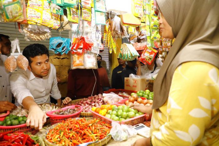 Sidak di Pasar Soponyono Jelang Ramadan, Wagub Emil: Pemprov Jatim Siap Gelar Operasi Pasar Murah