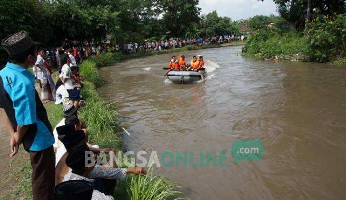 Santri Ponpes Tambak Beras Jombang Hanyut Terseret Arus Sungai