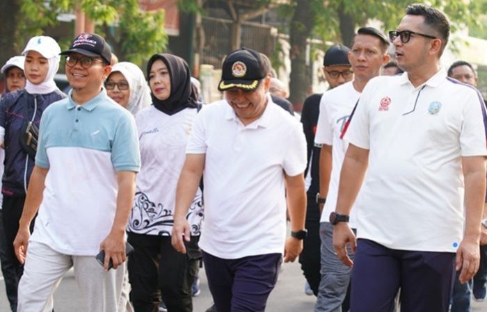 Refleksi Akhir Tahun, Guyub-Rukun, Pj Wali Kota Mojokerto Jalan Sehat Bersama Kepala OPD-Istri