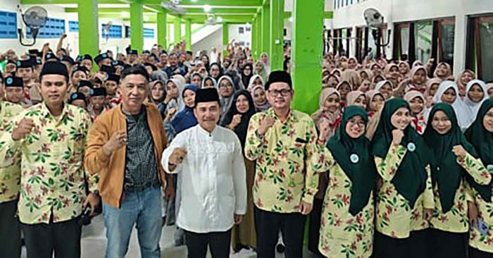 Seminar Hypno Learning di SMP Plus Ponpes Jauharul Maknun Gresik Bangkitkan Semangat Belajar Seminar Hypno Learning di SMP Plus Ponpes Jauharul Maknun Gresik Bangkitkan Semangat Belajar